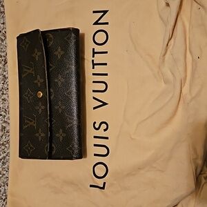 LV INTERNATIONAL WALLET